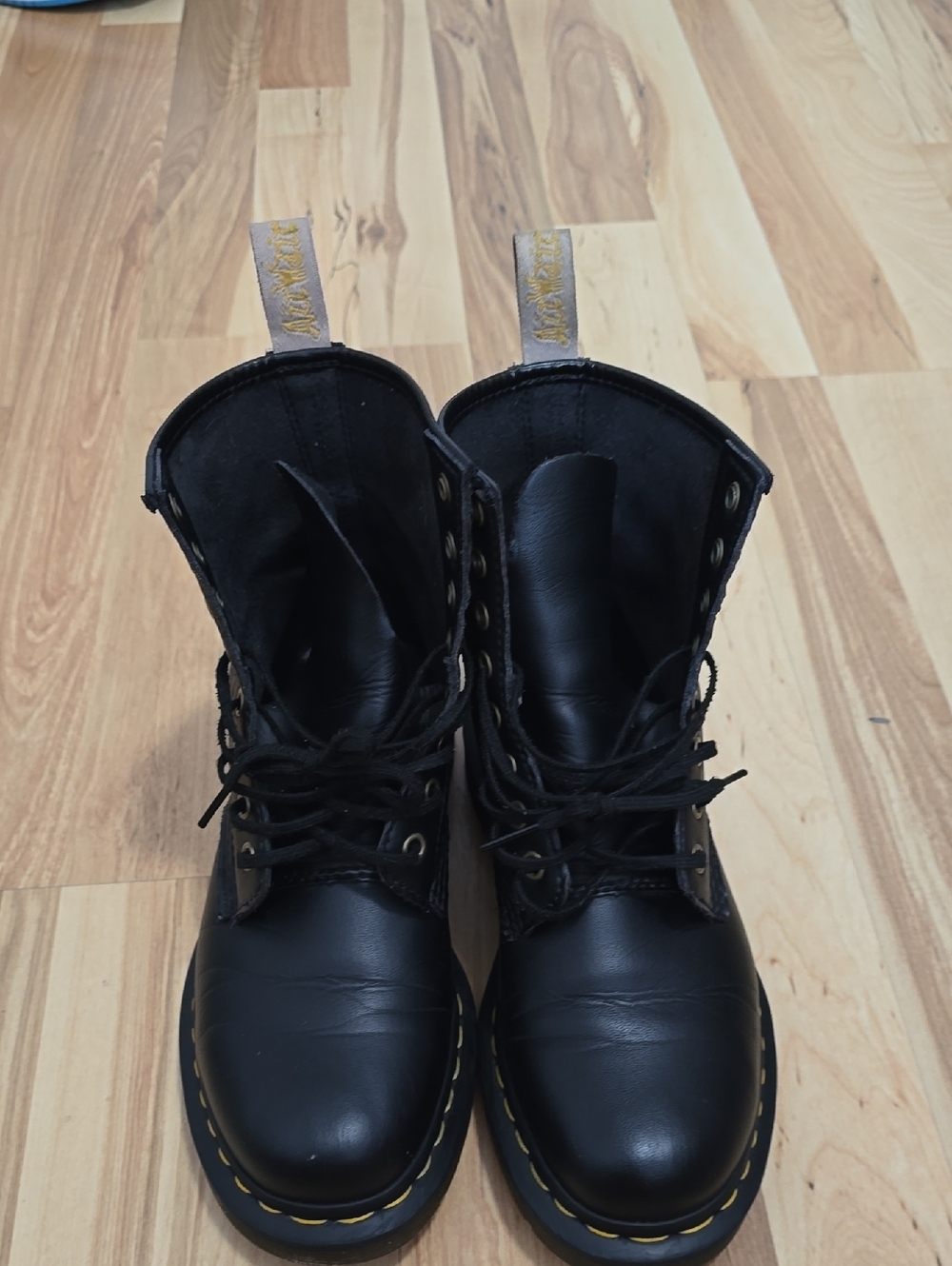 Dr. Martens 1460 Smooth Leather Lace-Up Boots Womens 7/Mens 6(AW004 GV10U)